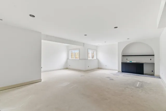 $950,000 | 61121 Airpark Lane, Mattawan, MI 49071