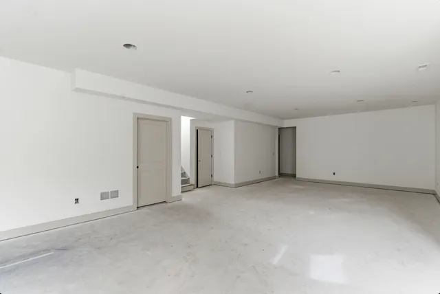 $950,000 | 61121 Airpark Lane, Mattawan, MI 49071