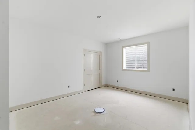 $950,000 | 61121 Airpark Lane, Mattawan, MI 49071