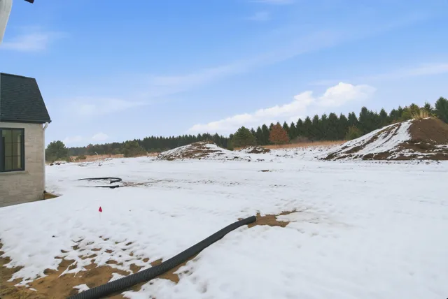 $950,000 | 61121 Airpark Lane, Mattawan, MI 49071