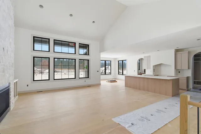 $950,000 | 61121 Airpark Lane, Mattawan, MI 49071