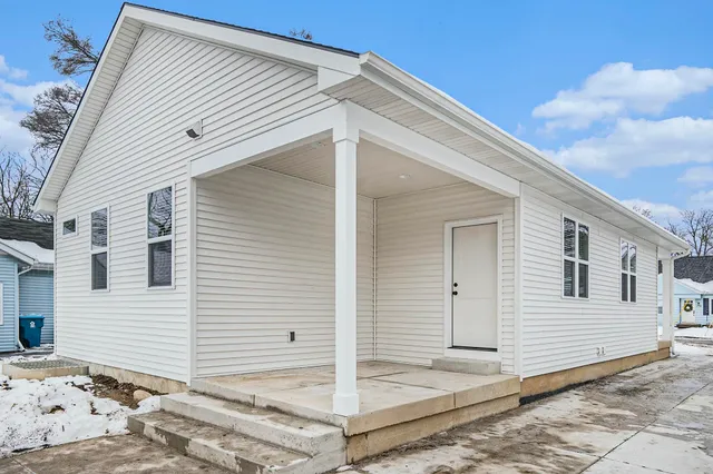 $2,200 | 2519 Logan Avenue, Kalamazoo, MI 49008