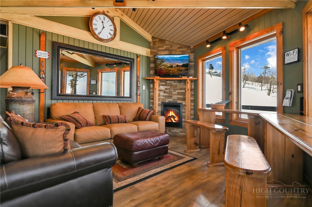 141 Skiloft Road Beech Mountain, NC 28604 - Photo 4 of 31 Gallery Image 4