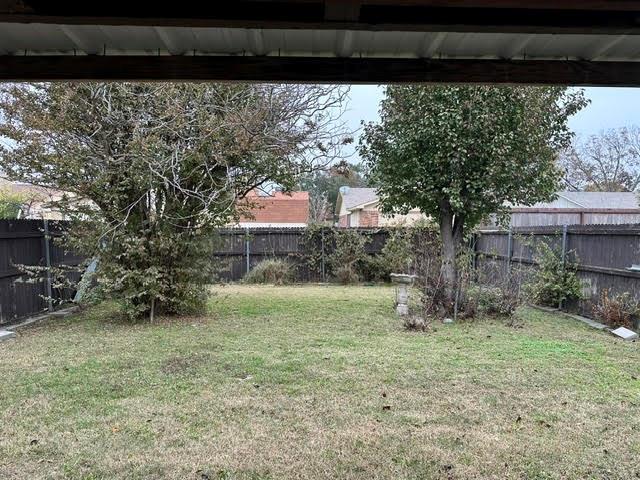 3413 Apollo Road Garland, TX 75044 - Photo 8 of 19 a backyard of a house with lots of green space