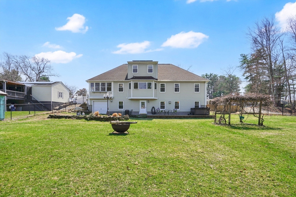 1542 South Branch Parkway Springfield, MA 01129 - Photo 1 of 42