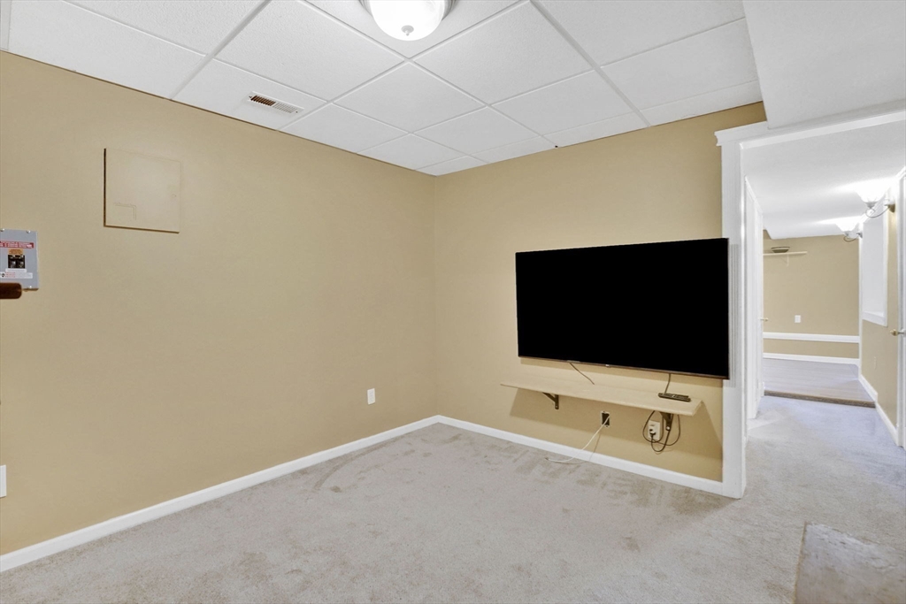 1542 South Branch Parkway Springfield, MA 01129 - Photo 28 of 42
