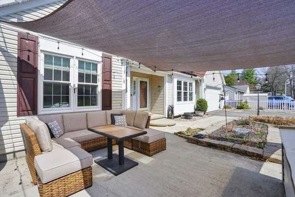 $549,000 | 1542 South Branch Parkway, Springfield, MA 01129