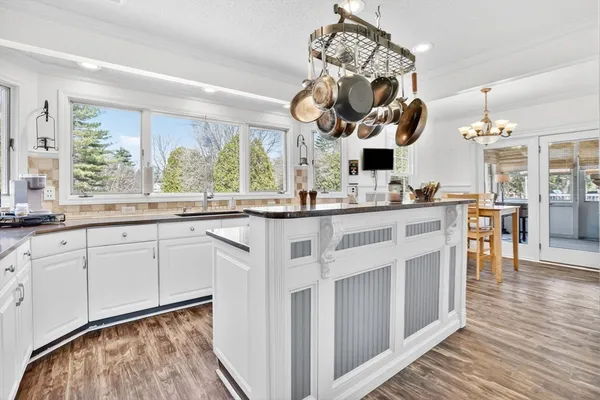 $549,000 | 1542 South Branch Parkway, Springfield, MA 01129