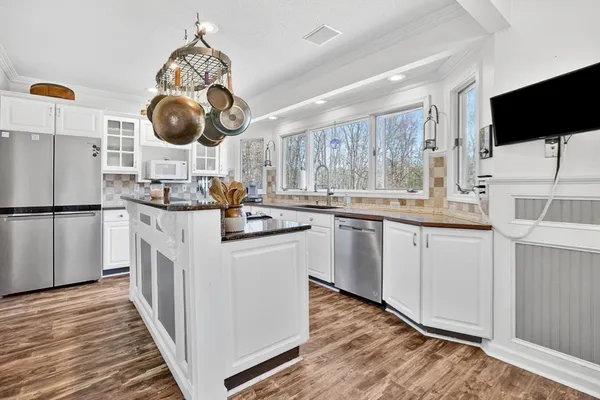 $549,000 | 1542 South Branch Parkway, Springfield, MA 01129