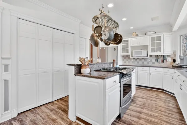 $549,000 | 1542 South Branch Parkway, Springfield, MA 01129