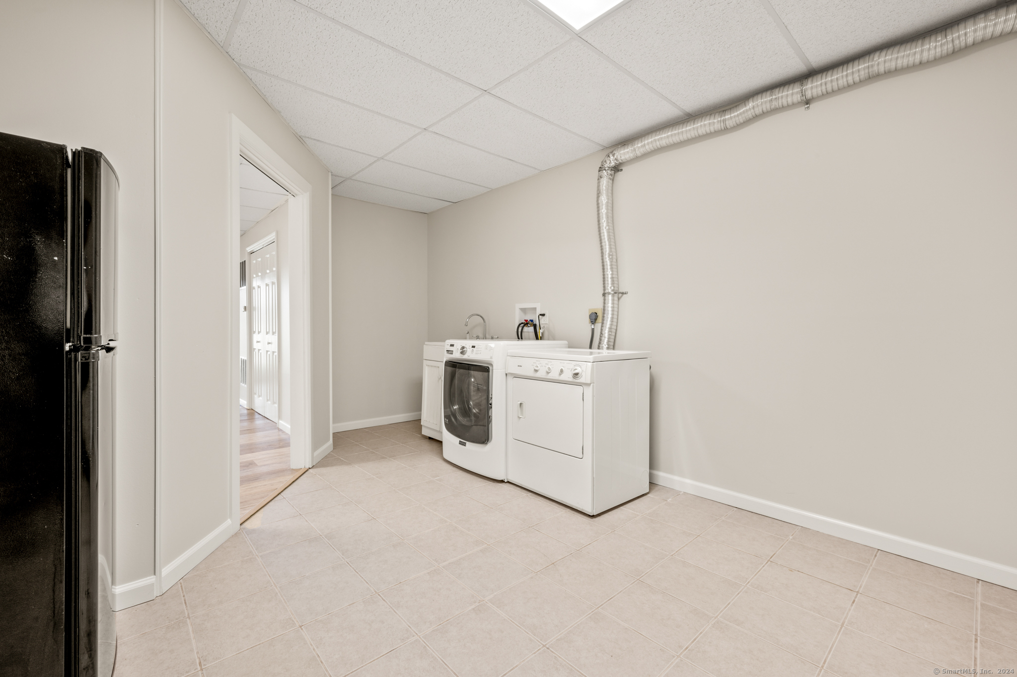 250 Conestoga Way, Unit 250 Glastonbury, CT 06033 - Photo 31 of 37 a utility room with dryer and washer