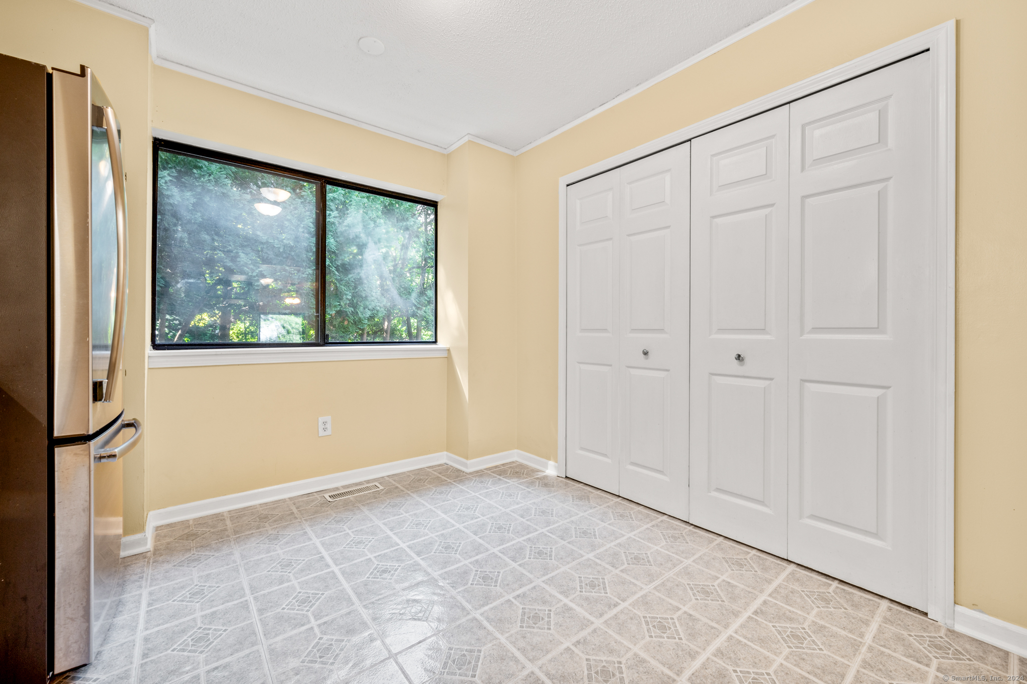 250 Conestoga Way, Unit 250 Glastonbury, CT 06033 - Photo 5 of 37 an empty room with windows