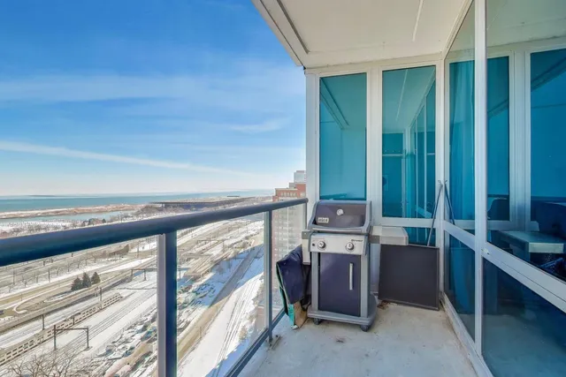 $4,000 | 1629 South Prairie Avenue, Unit 2403, Chicago, IL 60616