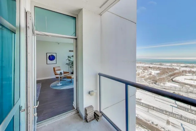 $4,000 | 1629 South Prairie Avenue, Unit 2403, Chicago, IL 60616