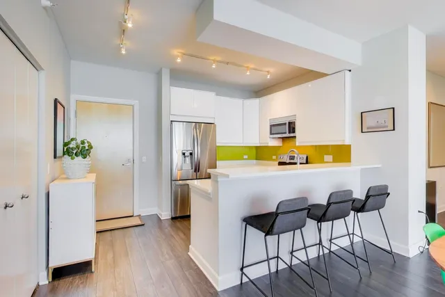 $4,000 | 1629 South Prairie Avenue, Unit 2403, Chicago, IL 60616