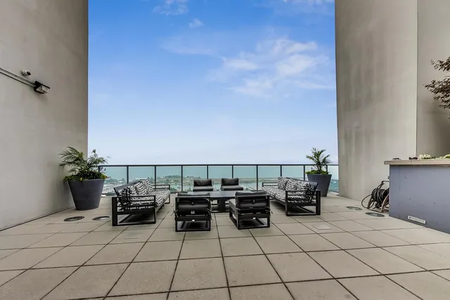 $4,000 | 1629 South Prairie Avenue, Unit 2403, Chicago, IL 60616