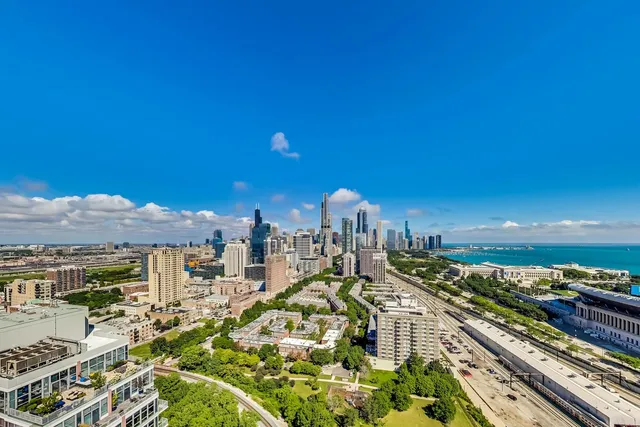 $4,000 | 1629 South Prairie Avenue, Unit 2403, Chicago, IL 60616