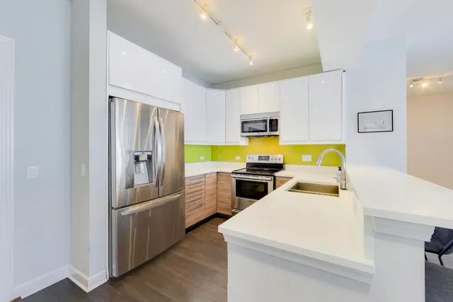 $4,000 | 1629 South Prairie Avenue, Unit 2403, Chicago, IL 60616