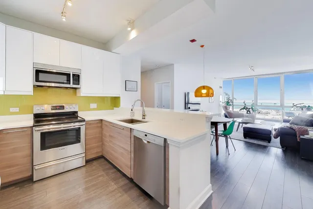 $4,000 | 1629 South Prairie Avenue, Unit 2403, Chicago, IL 60616