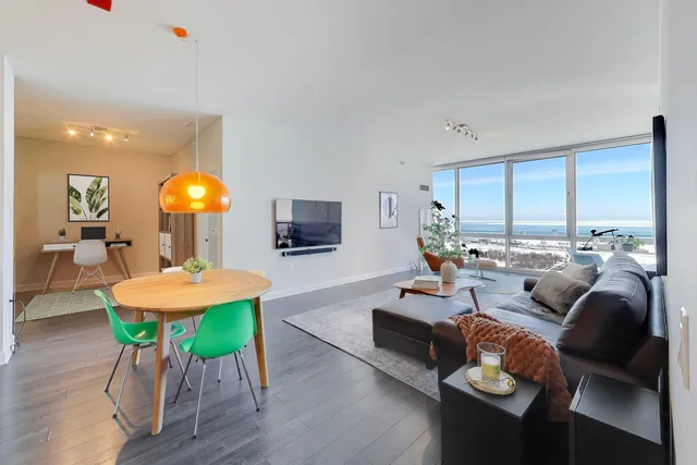 $4,000 | 1629 South Prairie Avenue, Unit 2403, Chicago, IL 60616