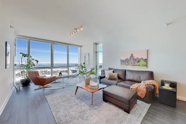 $4,000 | 1629 South Prairie Avenue, Unit 2403, Chicago, IL 60616