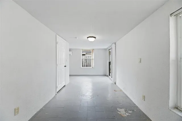 a view of a big room with closet and windows