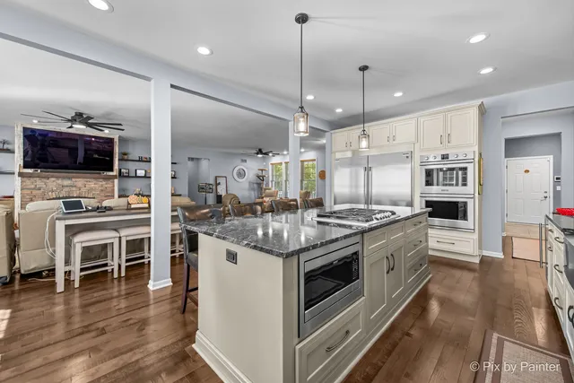 $685,000 | 39247 Rangers Way, Antioch, IL 60002