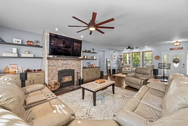 $685,000 | 39247 Rangers Way, Antioch, IL 60002