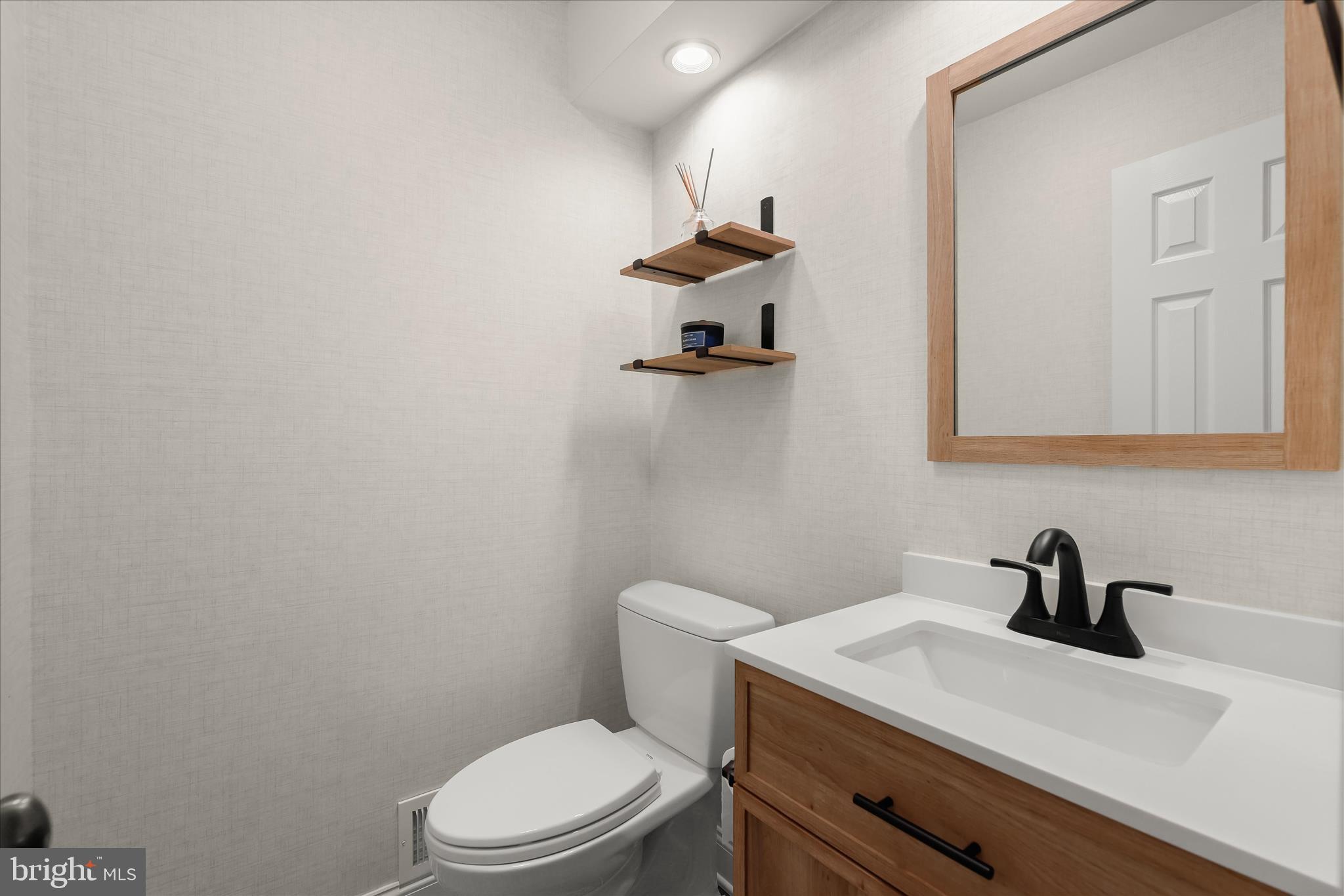 13121 Brandon Way Road Darnestown, MD 20878 - Photo 22 of 56 Powder room