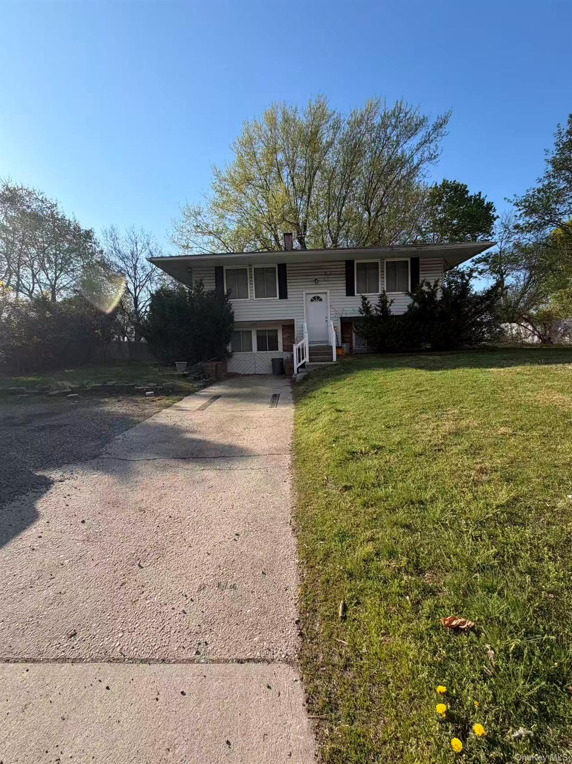 285 Sheep Pasture Road East Setauket, NY 11733 - Photo 2 of 19