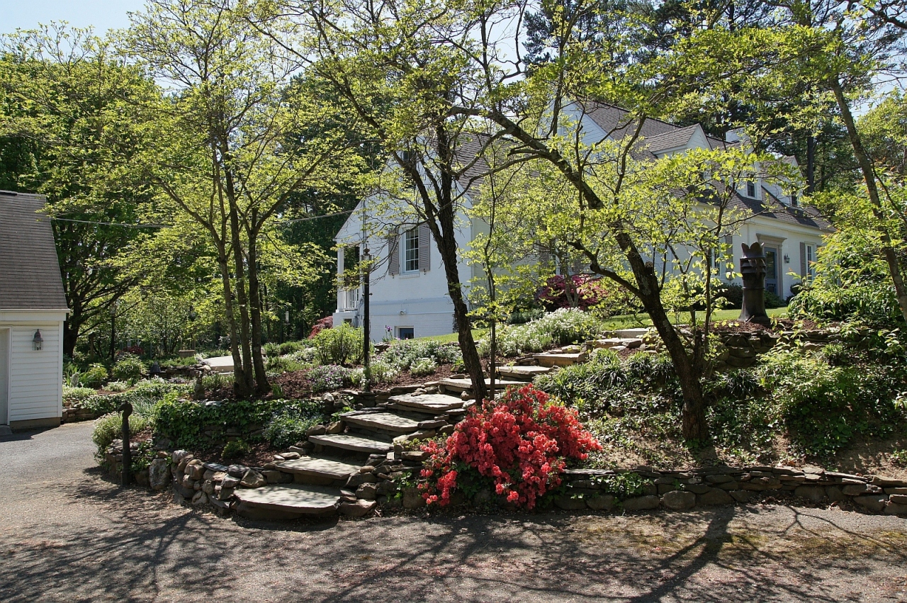 2205 Deyerle Road Southwest Roanoke, VA 24018 - Photo 2 of 103 entrance way