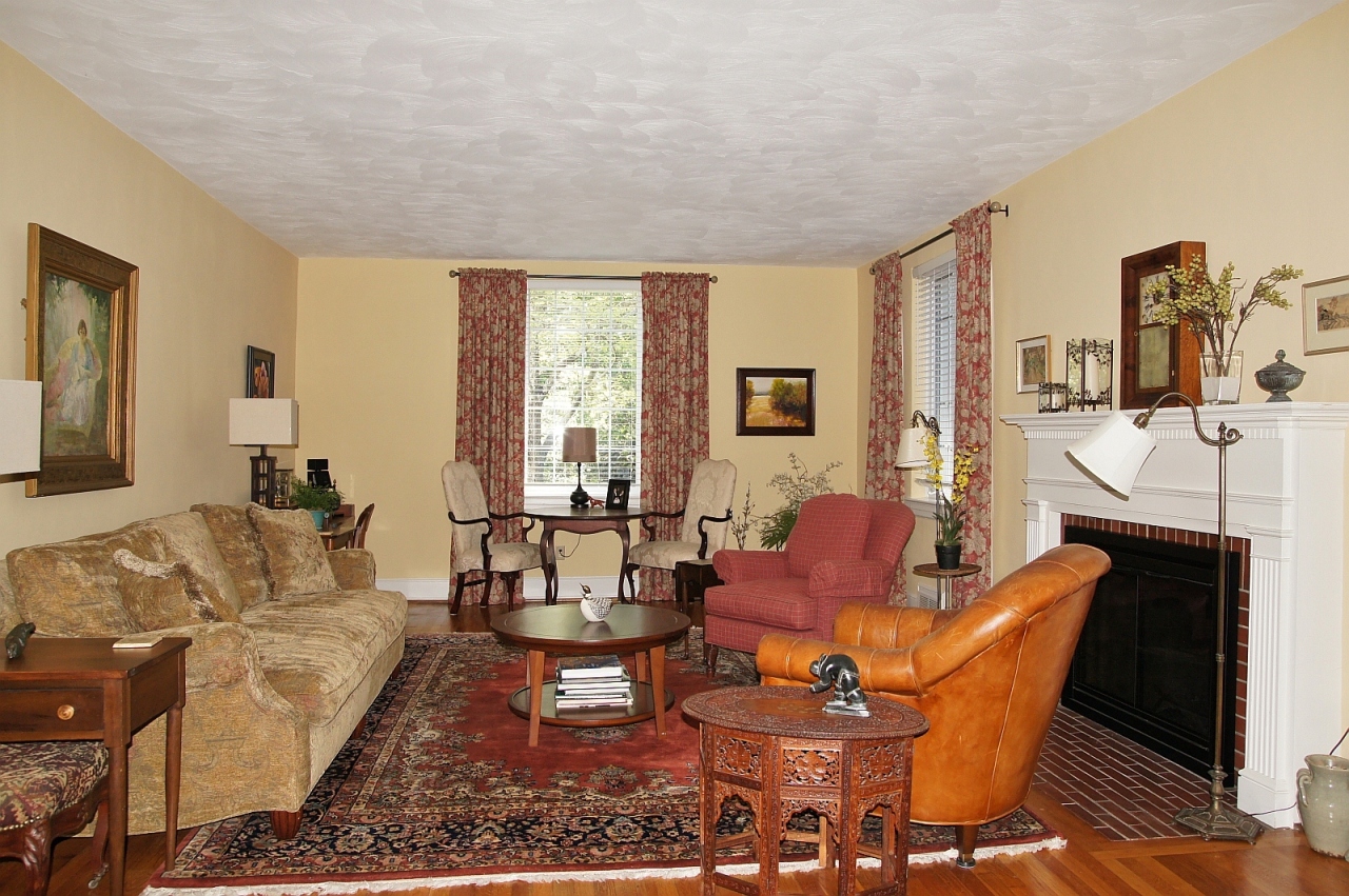 2205 Deyerle Road Southwest Roanoke, VA 24018 - Photo 4 of 103 living room