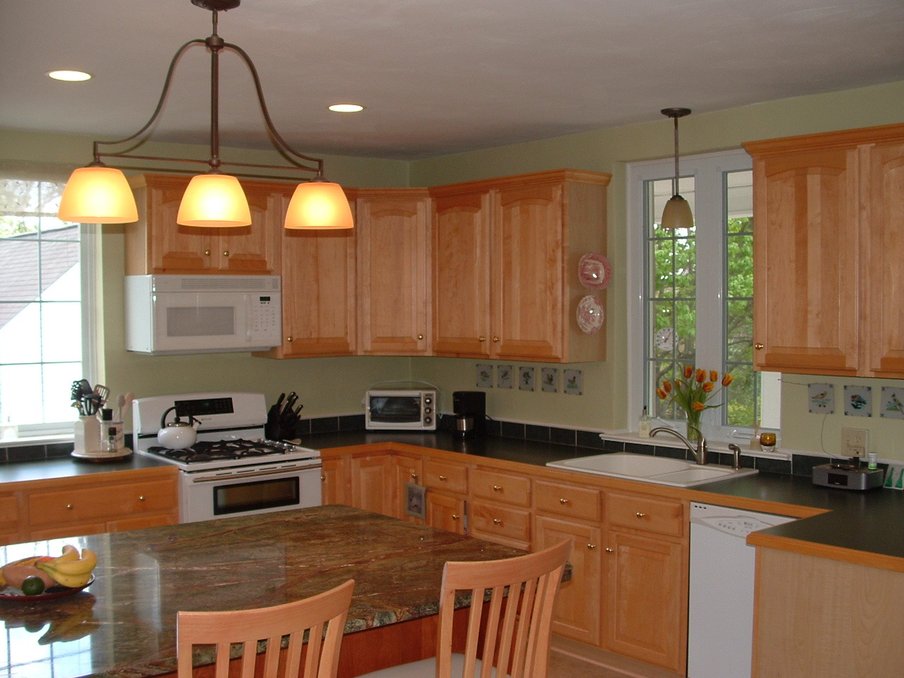 2205 Deyerle Road Southwest Roanoke, VA 24018 - Photo 6 of 103 kitchen