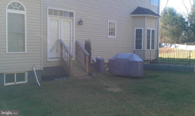 8123 Meetze Road Warrenton, VA 20187 - Photo 4 of 26 Exterior (Rear)
