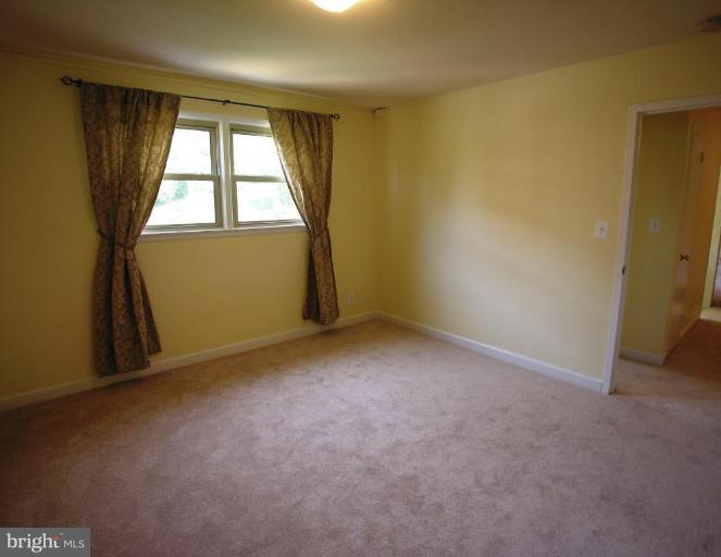 4641 20th Road North, Unit 6 Arlington, VA 22207 - Photo 4 of 6 Master Bedroom