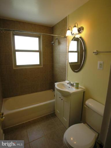 4641 20th Road North, Unit 6 Arlington, VA 22207 - Photo 5 of 6 Bath #1
