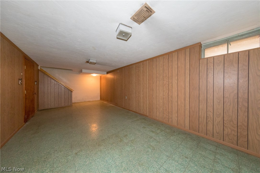 4951 Farnhurst Road Cleveland, OH 44124 - Photo 23 of 27