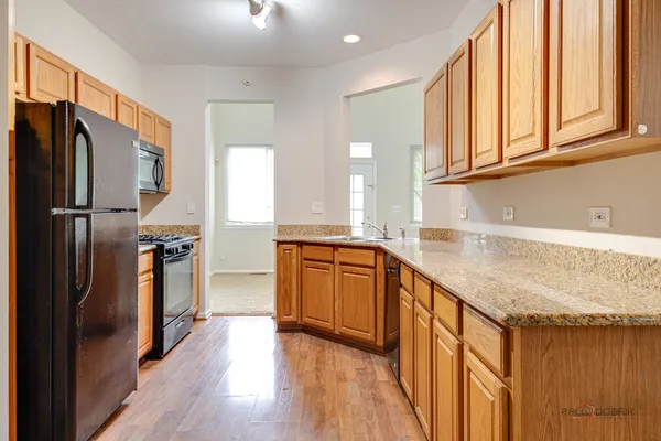 $2,250 | 45 South Oakhurst Drive, Aurora, IL 60504