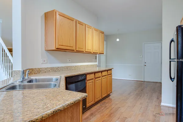 $2,250 | 45 South Oakhurst Drive, Aurora, IL 60504