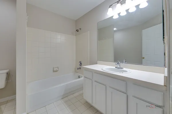 $2,250 | 45 South Oakhurst Drive, Aurora, IL 60504