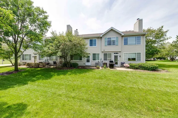 $2,250 | 45 South Oakhurst Drive, Aurora, IL 60504