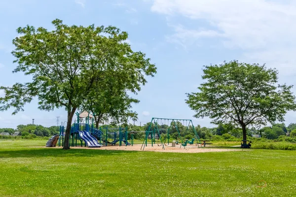 $2,250 | 45 South Oakhurst Drive, Aurora, IL 60504