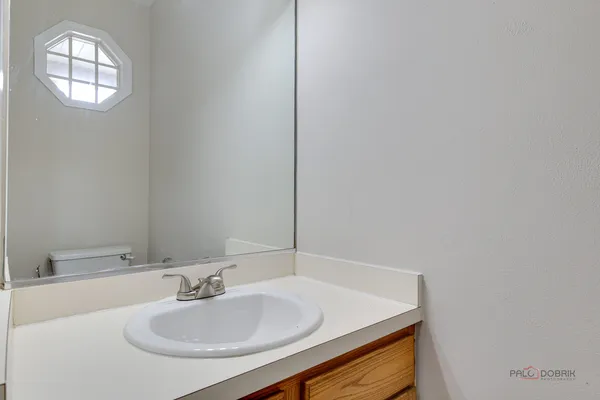 $2,250 | 45 South Oakhurst Drive, Aurora, IL 60504