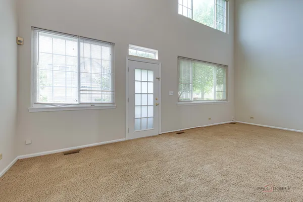 $2,250 | 45 South Oakhurst Drive, Aurora, IL 60504