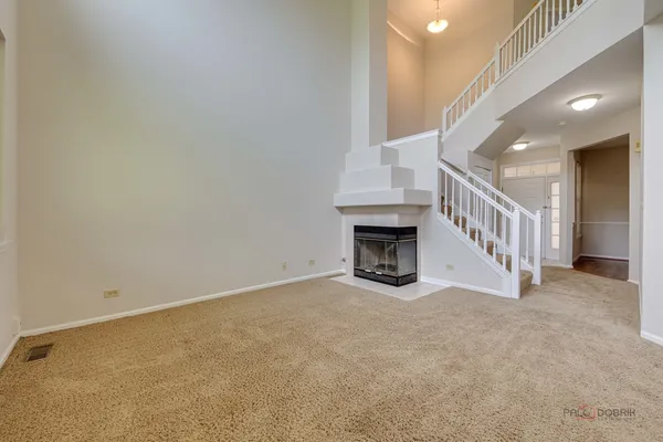 $2,250 | 45 South Oakhurst Drive, Aurora, IL 60504