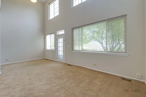 $2,250 | 45 South Oakhurst Drive, Aurora, IL 60504