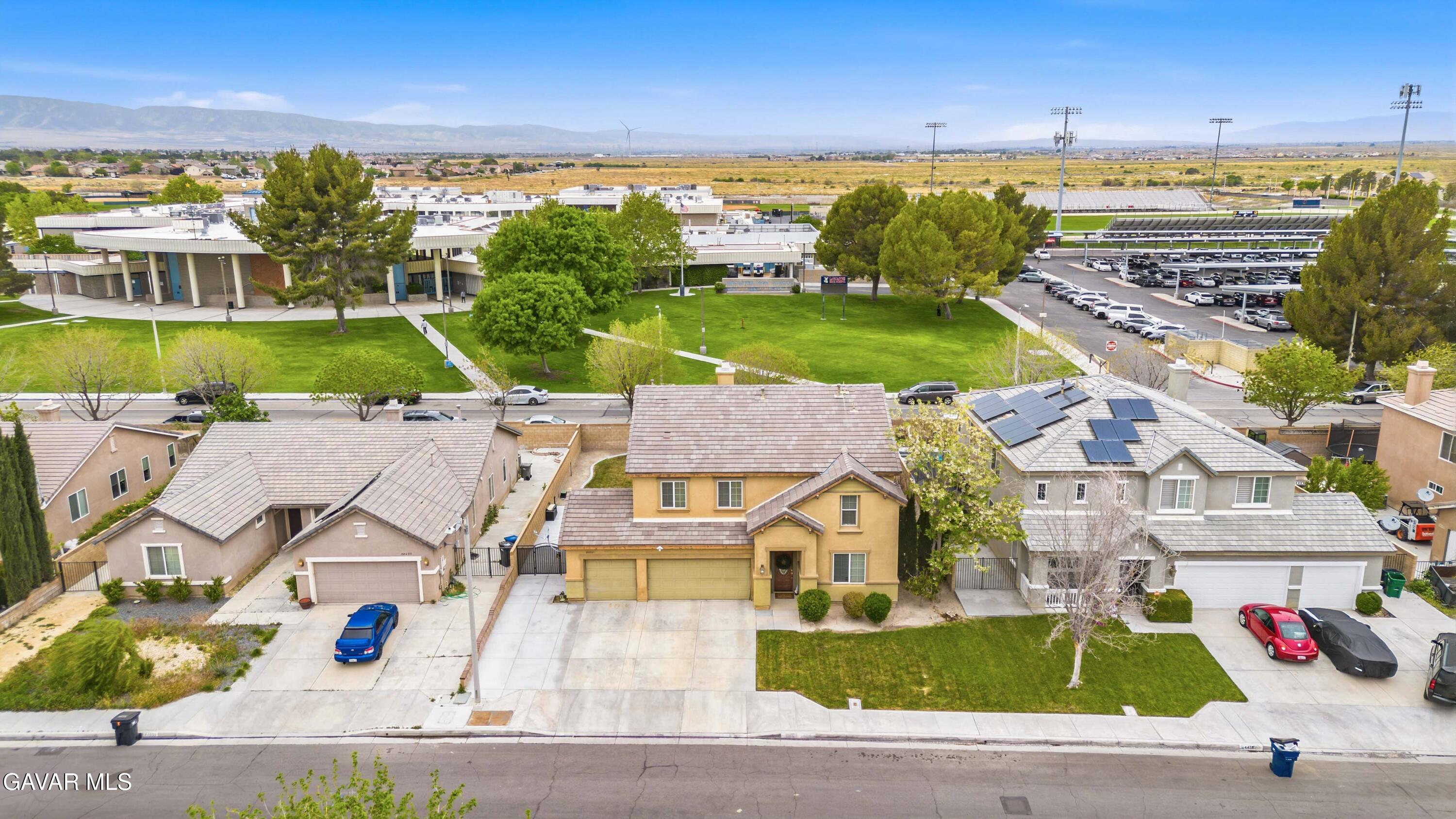 44663 Ruthron Avenue Lancaster, CA 93536 - Photo 4 of 40 44663 Ruthron Ave-1