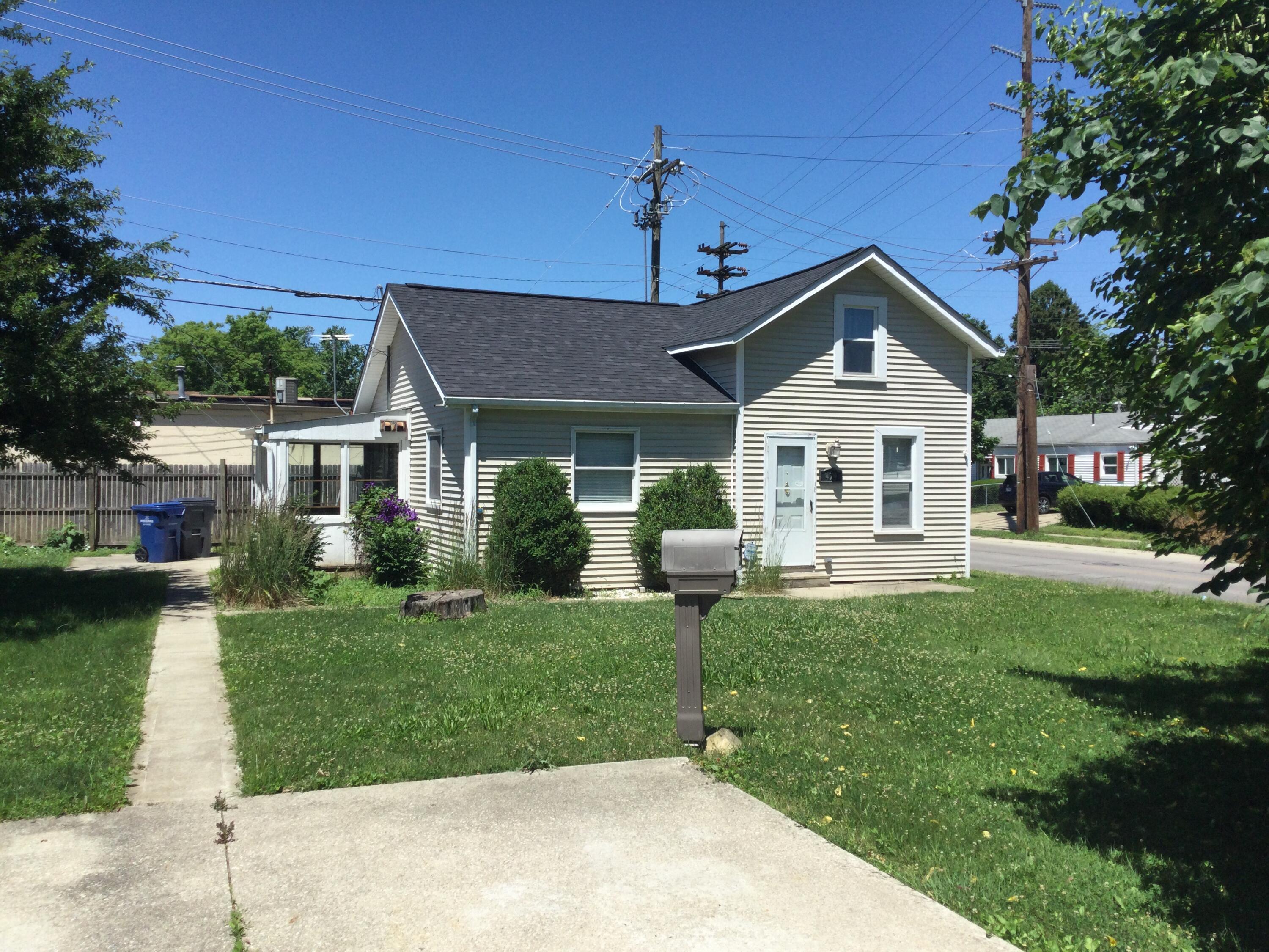 479 Elaine Road Whitehall, OH 43213 - Photo 1 of 16 5A0EDE21-0CD4-410C-9757-0BFC3043914E