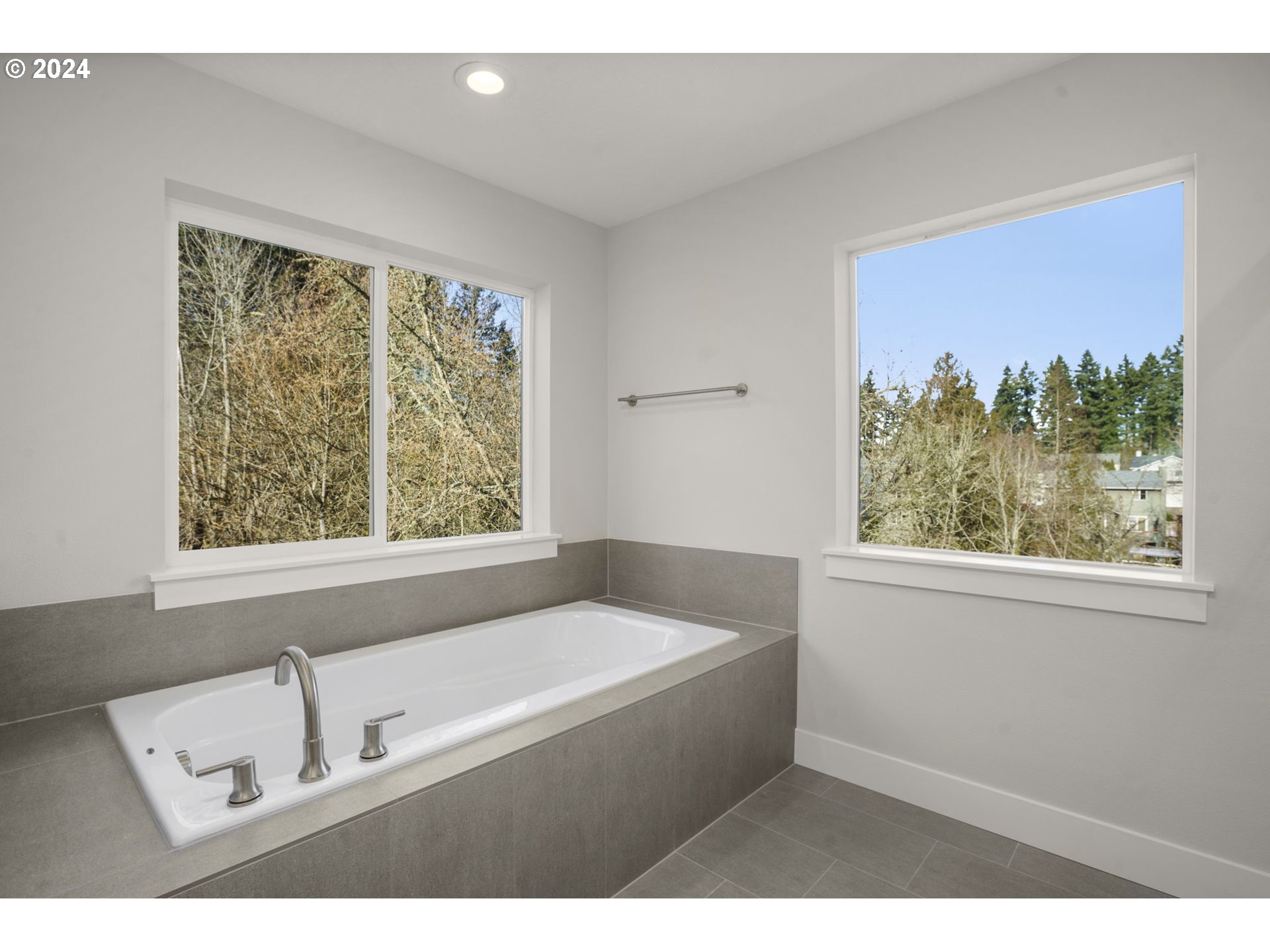 7233 Northeast Ridge Drive Hillsboro, OR 97124 - Photo 13 of 24 a bathroom with a bathtub and window