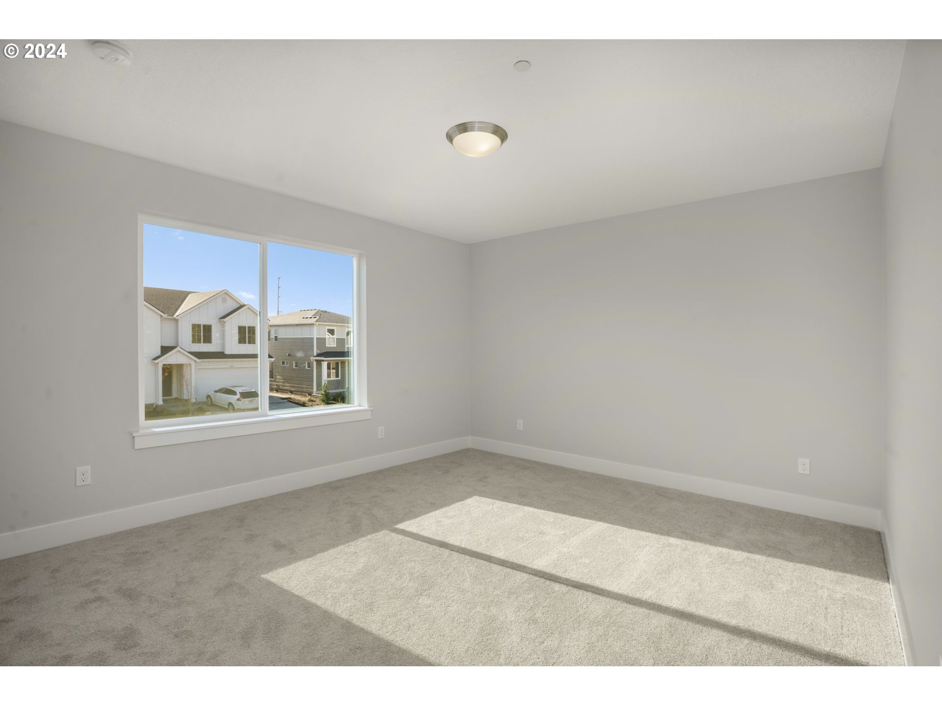 7233 Northeast Ridge Drive Hillsboro, OR 97124 - Photo 16 of 24 a view of an empty room and window